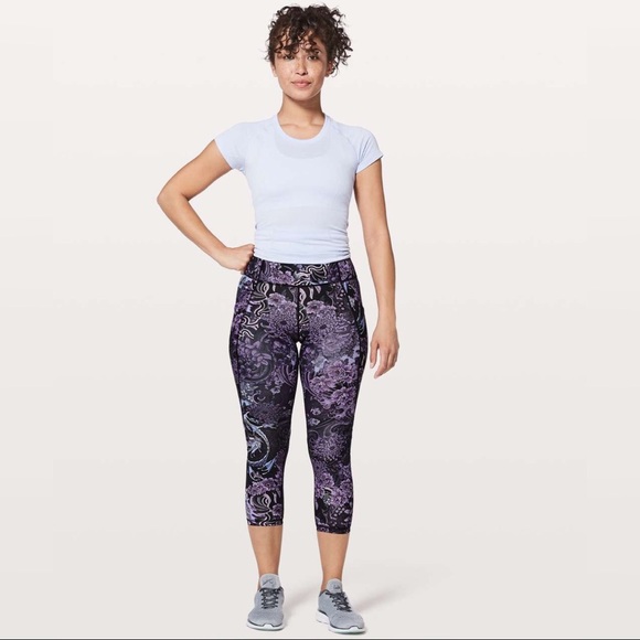 Lululemon Time To Sweat Crop *23" - Picture 4 of 9